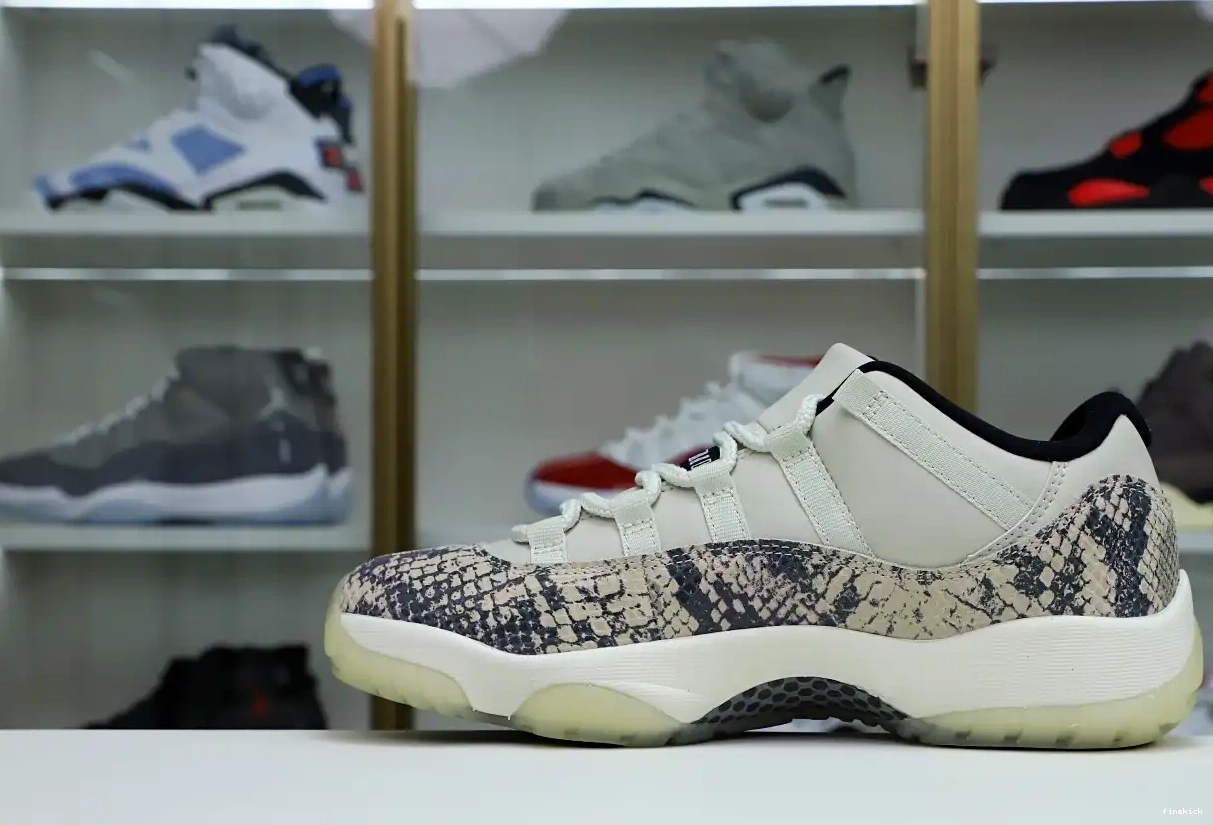 JORDAN 11 BONE AIR SNAKESKIN LIGHT LOW 0511